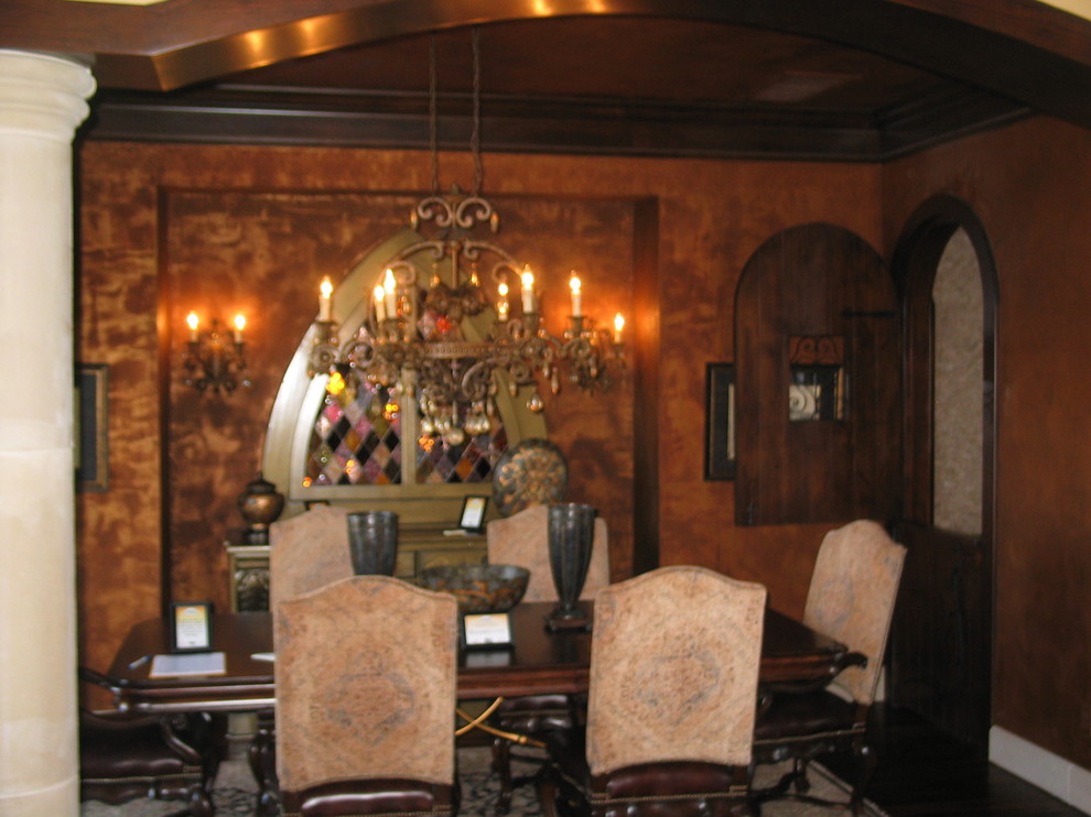 Traditional dining room in Oklahoma City.
