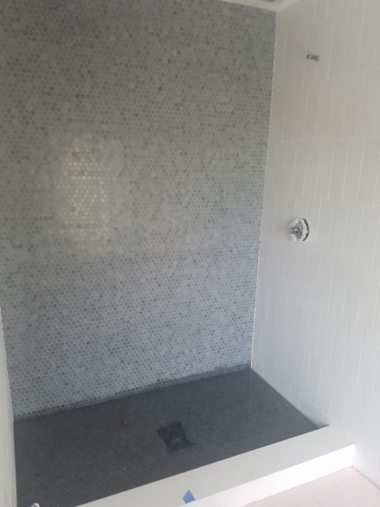 Bathroom - bathroom idea in Newark