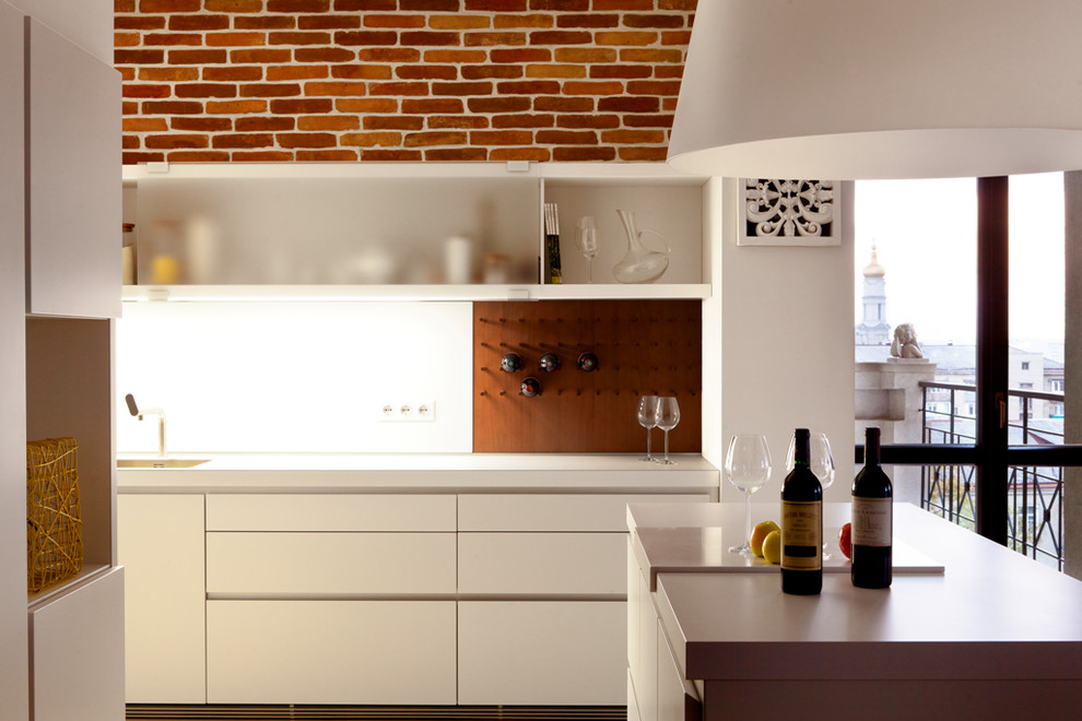 Я ЧУВСТВУЮ ТВОЮ УЛЫБКУ