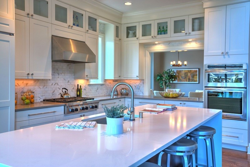 Transitional kitchen photo in Seattle