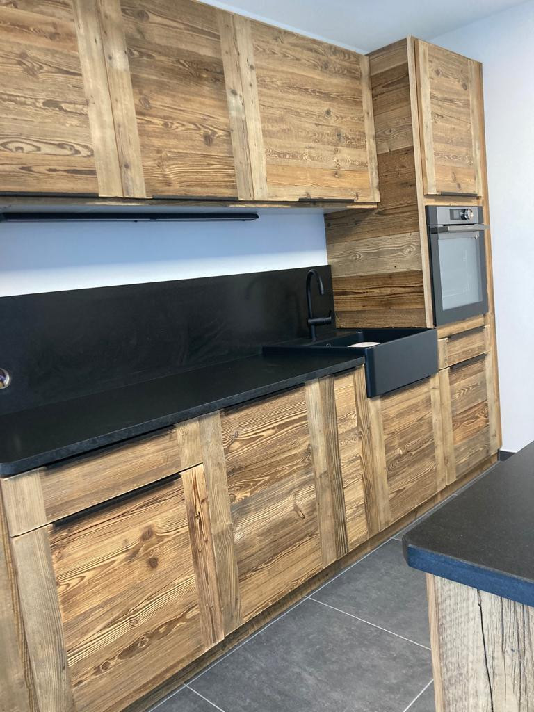 CUISINE EN VIEUX BOIS SUR MESURE
