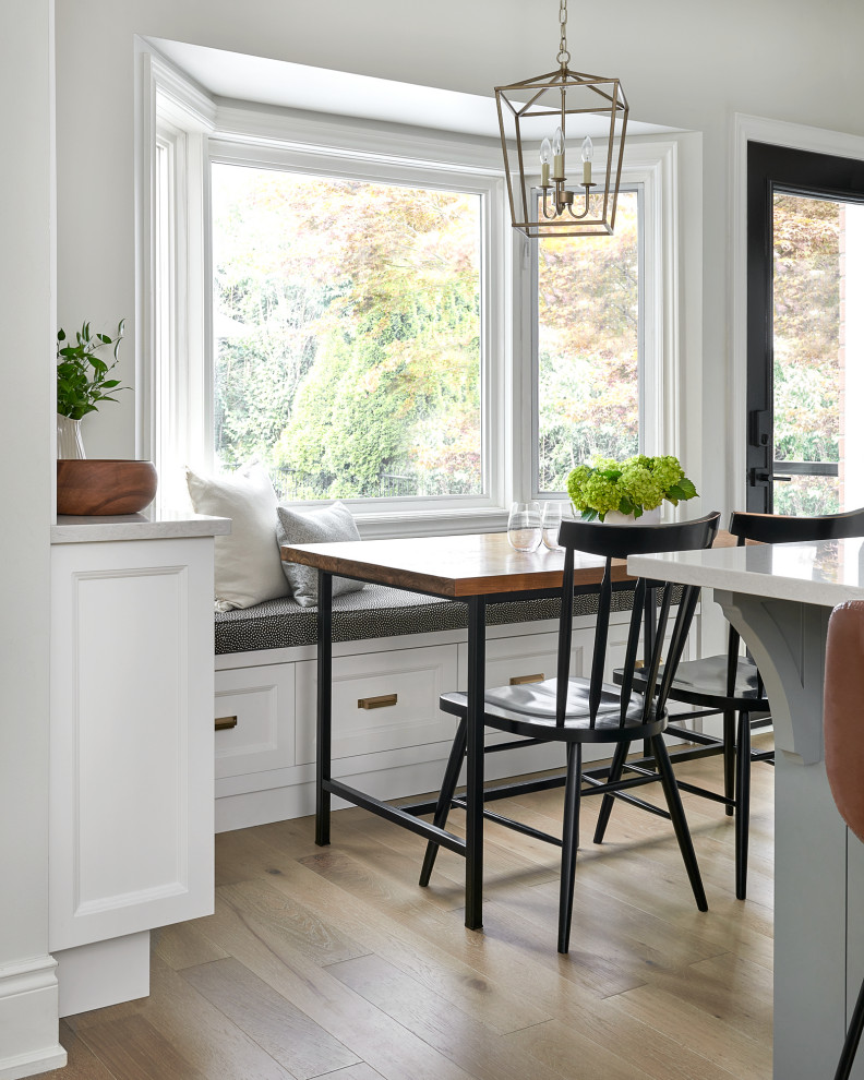 Example of a transitional home design design in Toronto