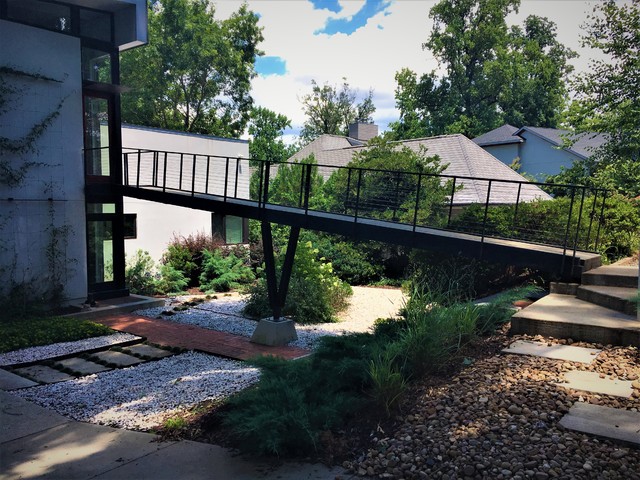 Riverside House modern-garden