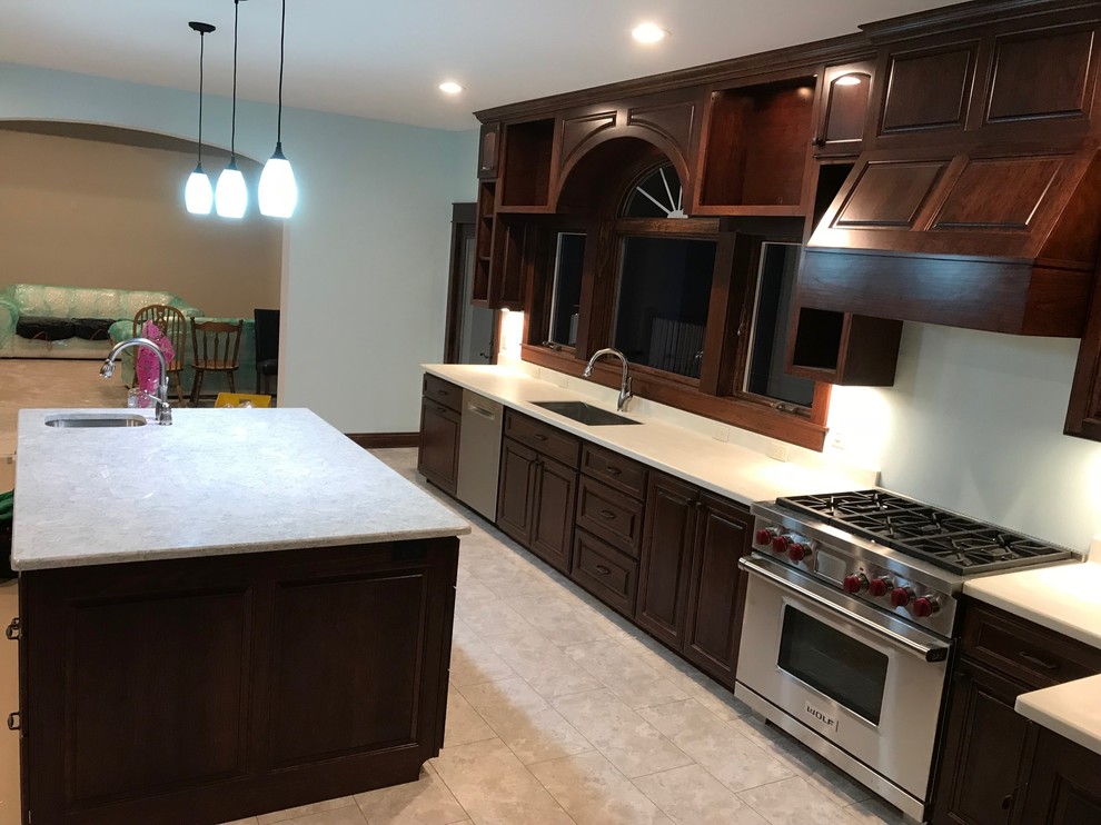 Inspiration for a transitional kitchen remodel with an undermount sink, quartz countertops and stainless steel appliances