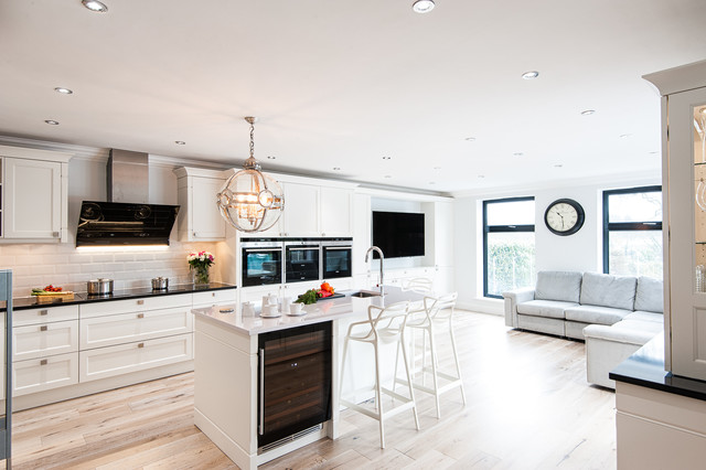 Urban Theme Bristol White kitchen moderno-cocina