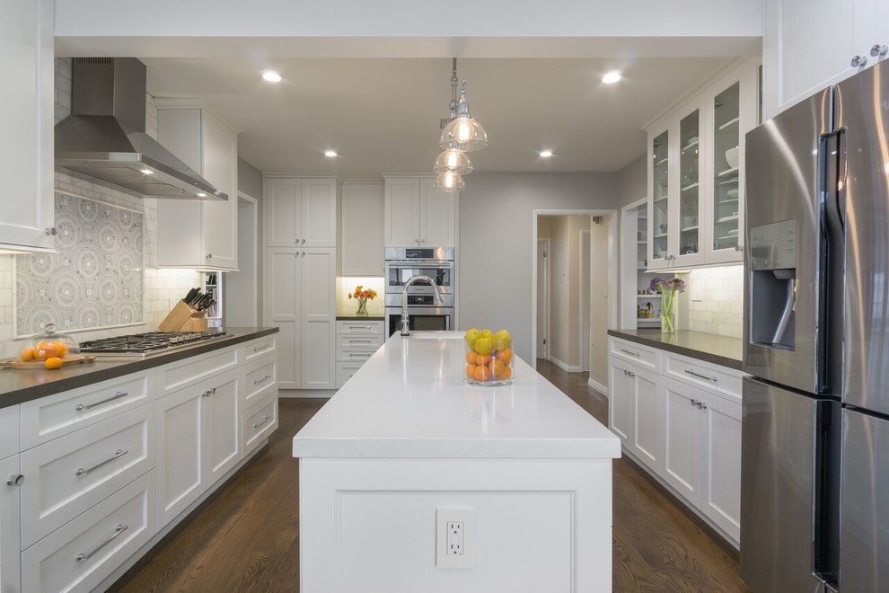 Mid-sized contemporary u-shaped eat-in kitchen in Los Angeles with white splashback and glass tile splashback.
