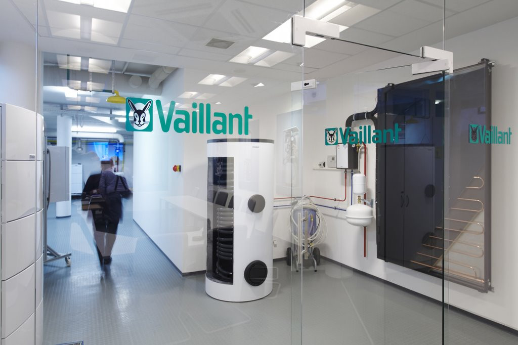 Vaillant Showroom Wärmepumpe Gas Heizung Büro Planung Präsentation Ausstellung Interior Design NRW Krefeld München Architektur Innenarchitektur Gestaltung Gebäudetechnik Verkauf Beratung Technik