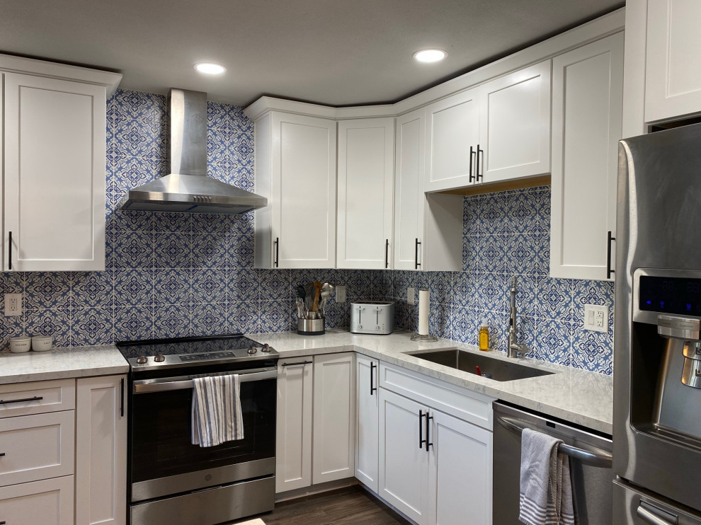 Kitchen - transitional kitchen idea