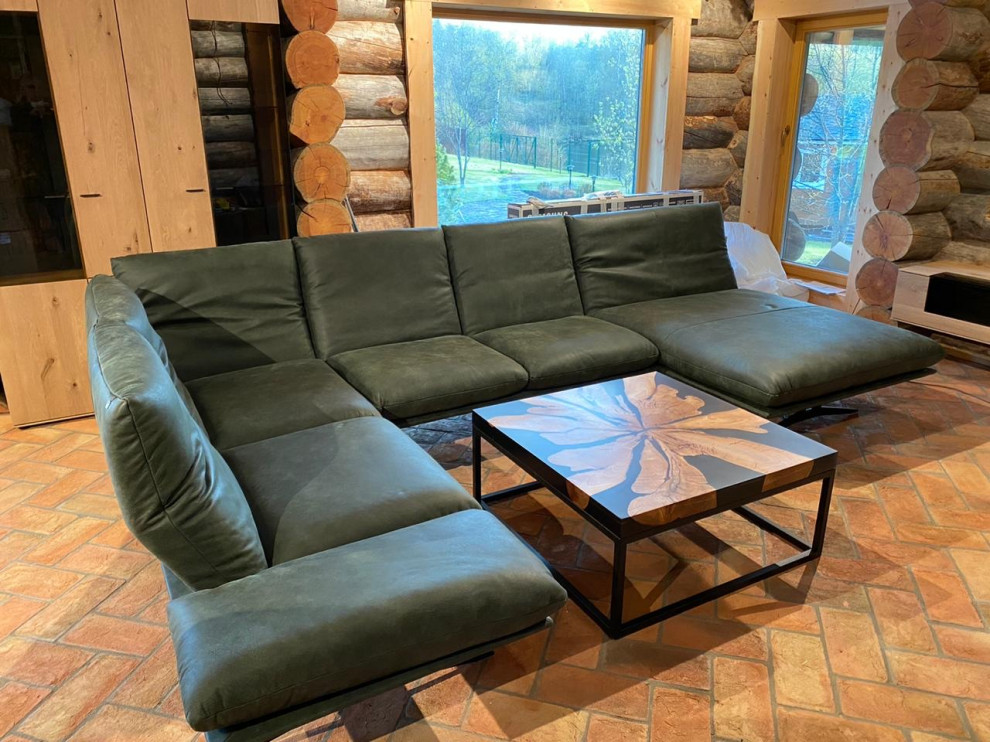 Журнальный стол из ореха