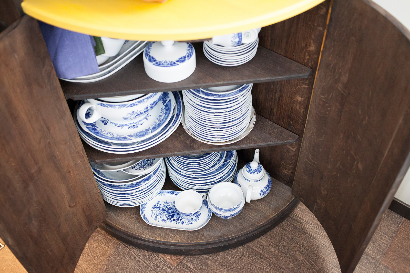 Буфет "Тет-а-тет". Нижний шкаф