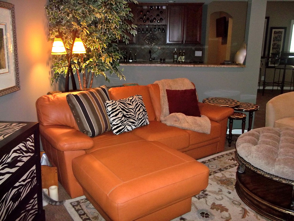 Photo of an eclectic living room in Cincinnati.