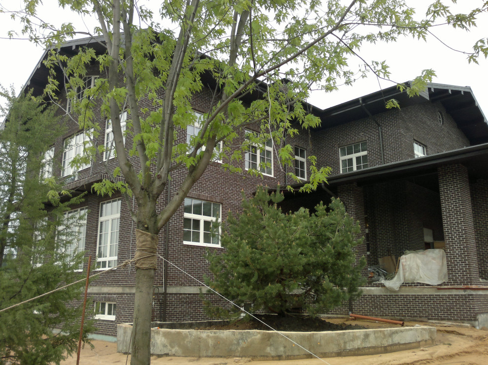 Процесс строительства дома и гаража  на участке со сложным уклоном (1600 м2)