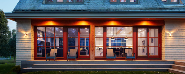 Contemporary Cape Cod coastal-veranda