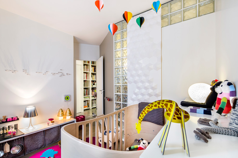 Inspiration for a contemporary kids' room in Paris.