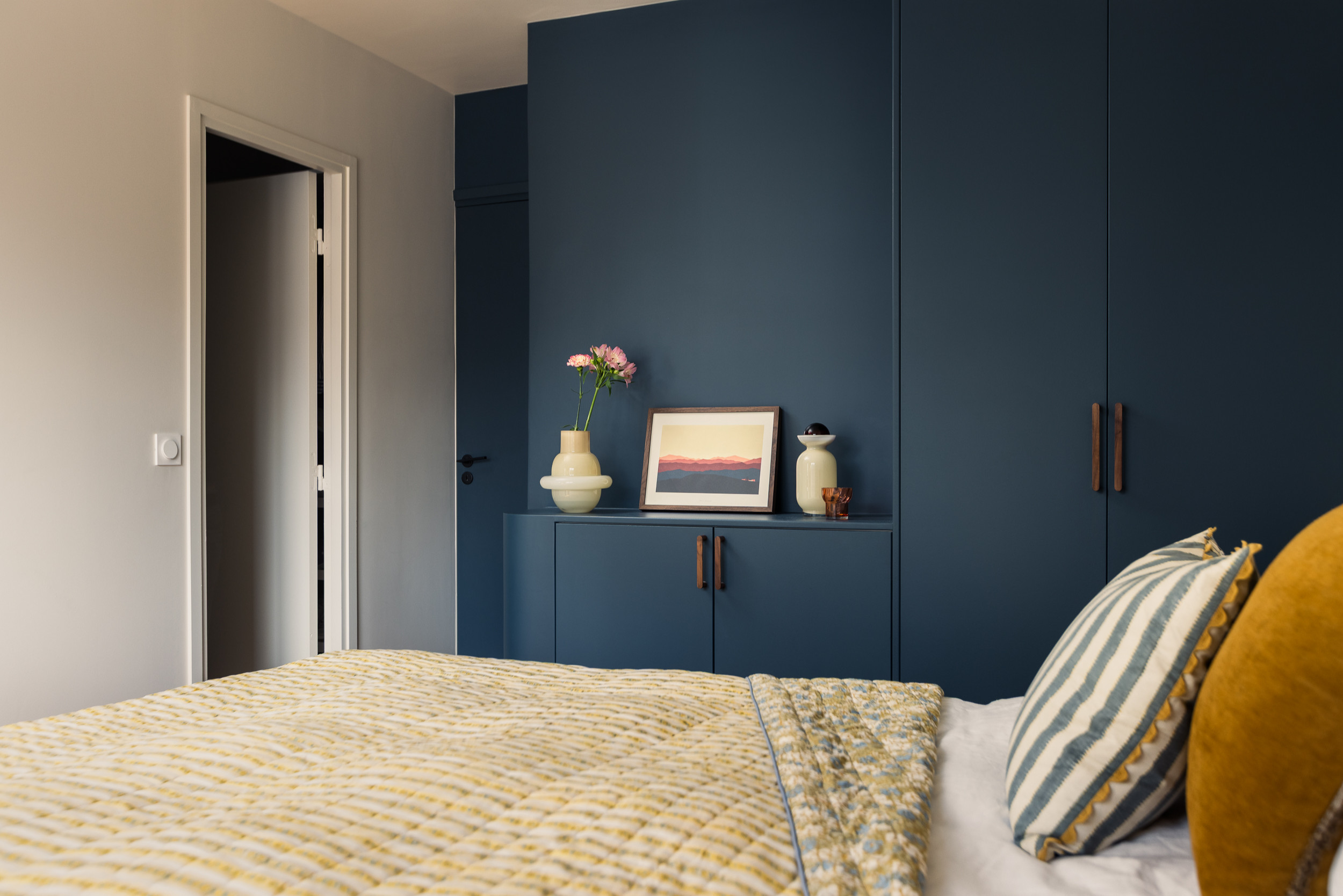 Réinventer les circulations dans un appartement parisien de 73 m² — Ménilmontant