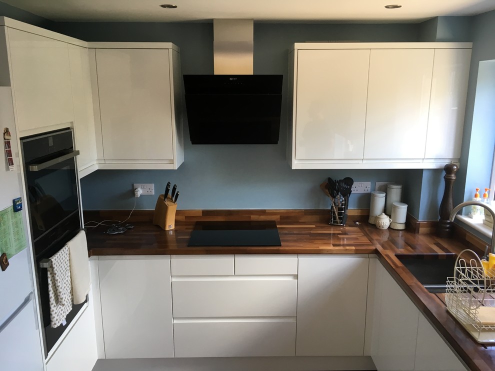 Design ideas for a modern kitchen in Oxfordshire.