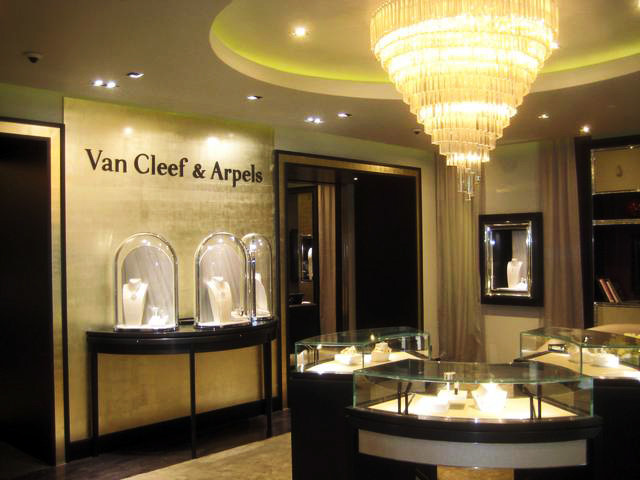 Полы и стены для бутика Van Cleef & Arpels