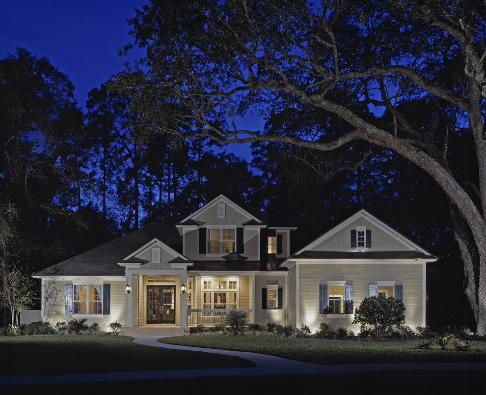 Inspiration for a traditional exterior in Jacksonville.
