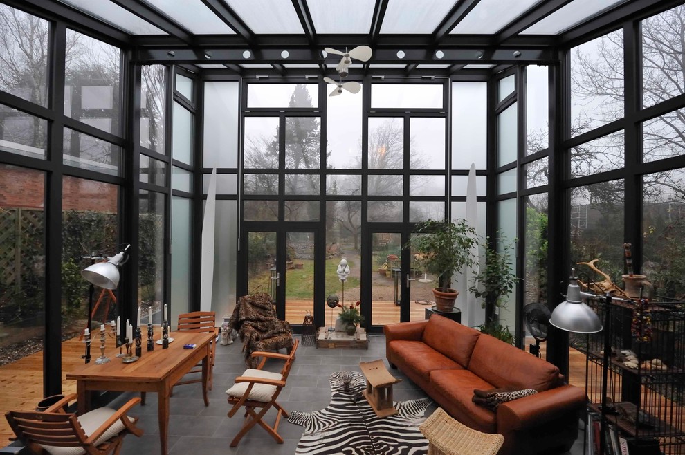 Moderner Wintergarten mit Glasdecke in Hamburg