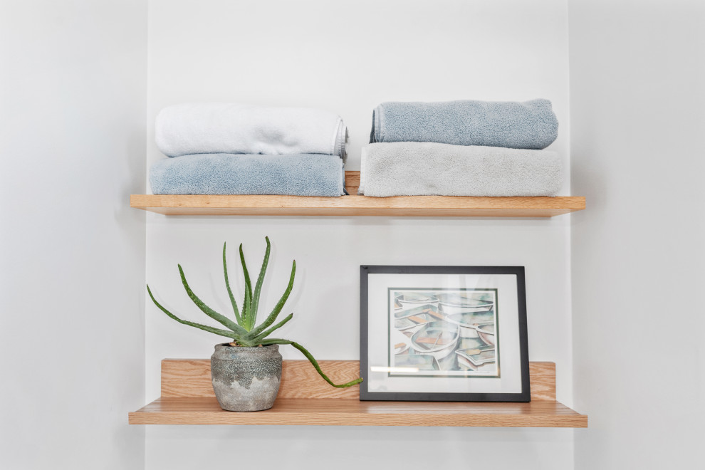 Inspiration for a transitional home design remodel in Chicago