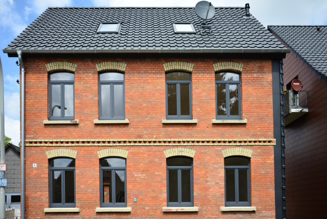 Fassade zur Stra&szlig;e klassisk-hus-og-facade