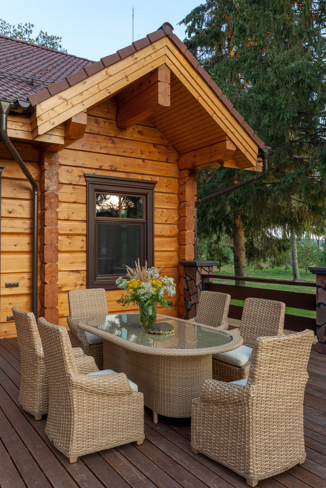 Деревянный дом в классическом стиле