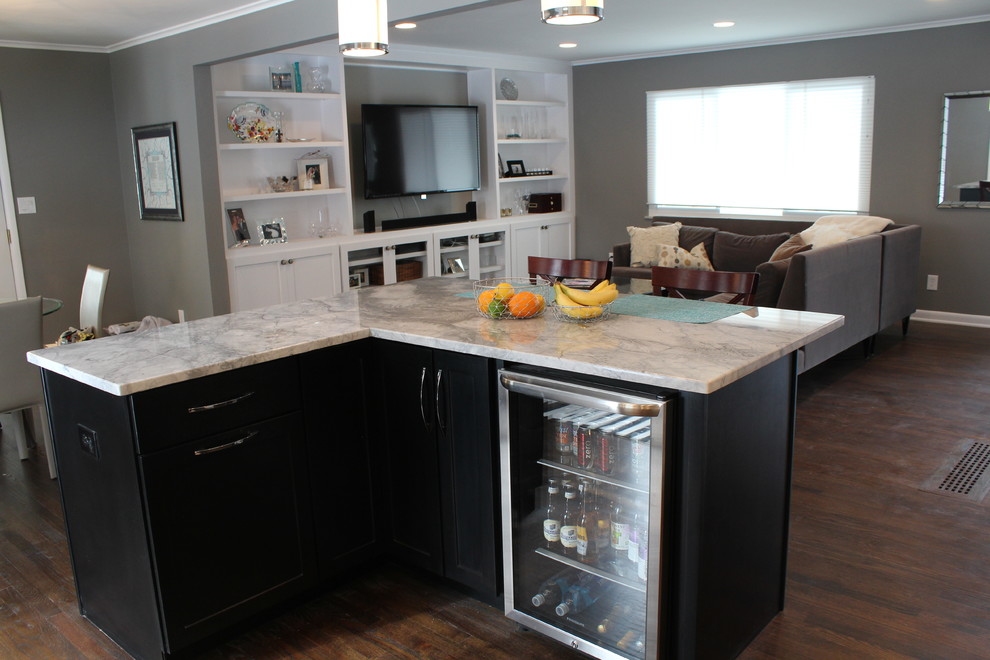 Inspiration for a mid-sized transitional l-shaped dark wood floor open concept kitchen remodel in Columbus with an undermount sink, shaker cabinets, white cabinets, marble countertops, gray backsplash and an island