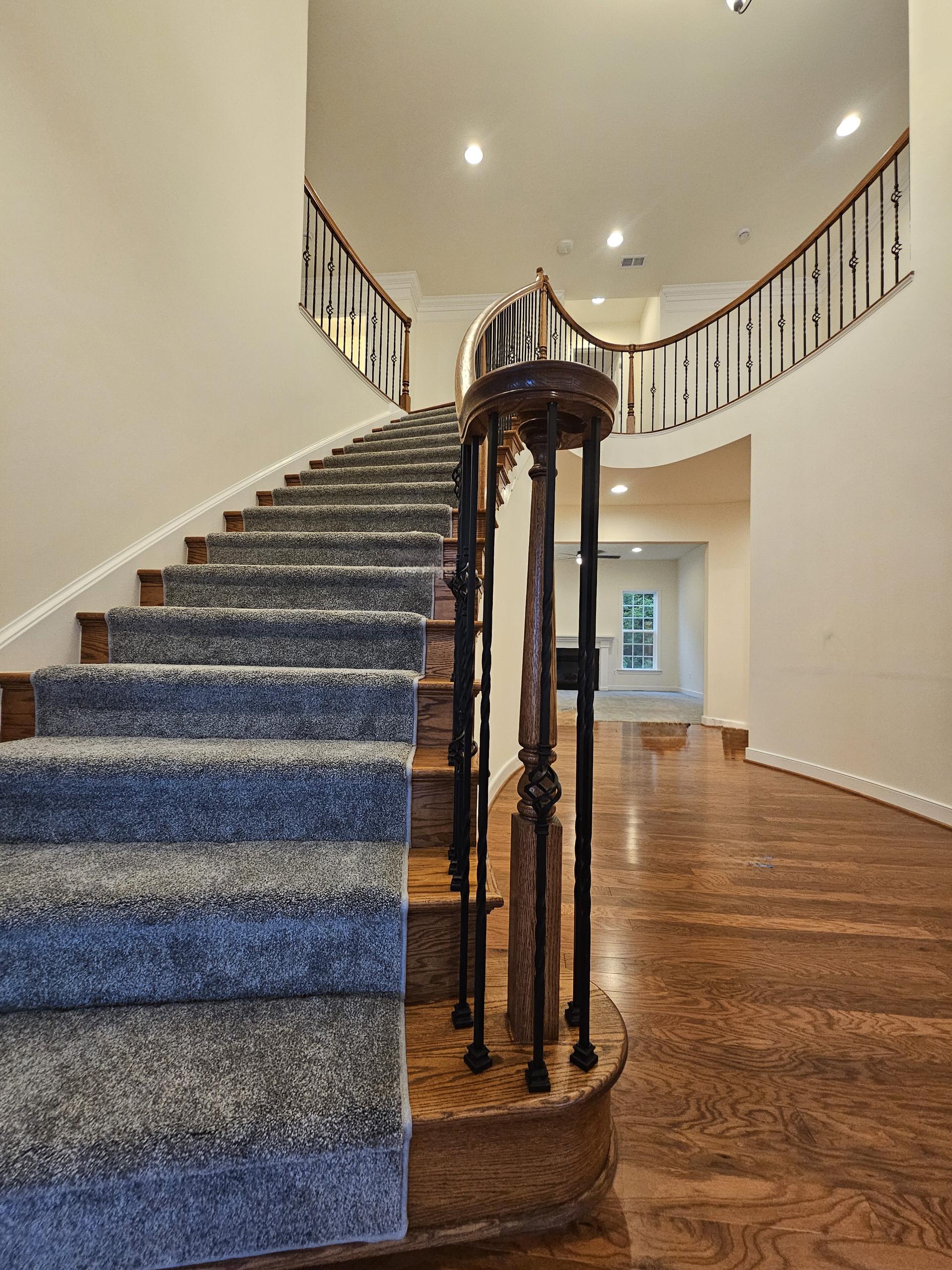 128_Grand Entryway Elliptical Staircase, Nokesville, VA 20181