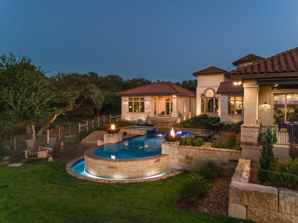 Transitional home design photo in Austin