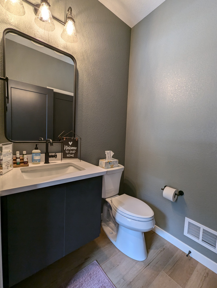 Example of a large transitional l-shaped vinyl floor and brown floor eat-in kitchen design with a double-bowl sink, shaker cabinets, light wood cabinets, quartzite countertops, white backsplash, ceramic backsplash, stainless steel appliances, an island and white countertops