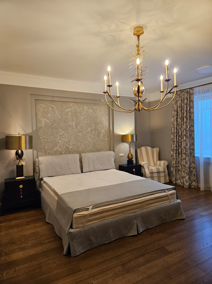 Москва. Декорирование спальни с намеком на колониальный стиль.