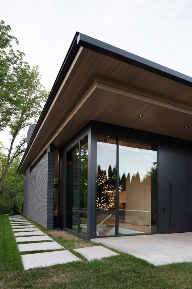 Идея дизайна: одноэтажный, кирпичный дом в стиле модернизм с плоской крышей
