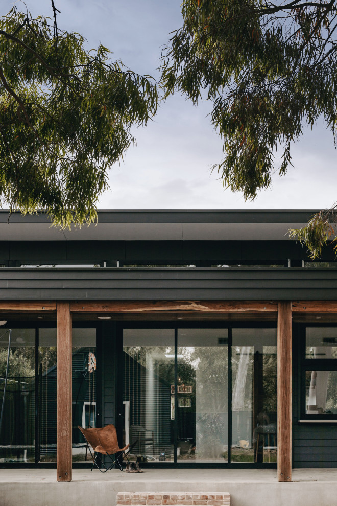 Design ideas for a contemporary house exterior in Adelaide.