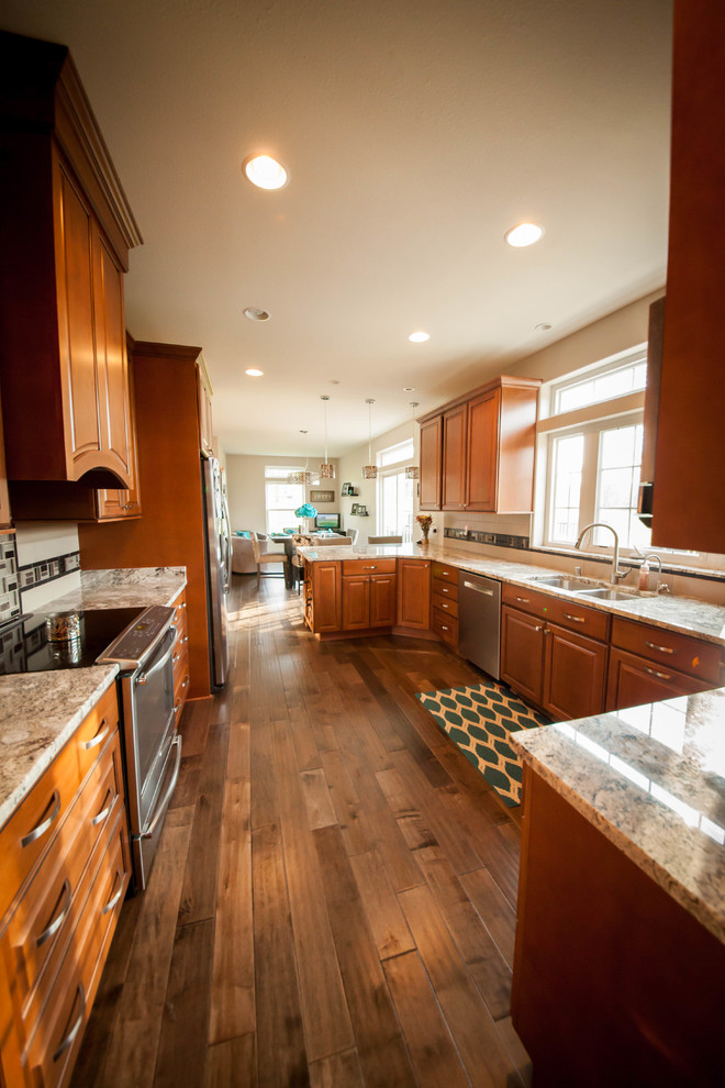 Kitchen - kitchen idea in Milwaukee