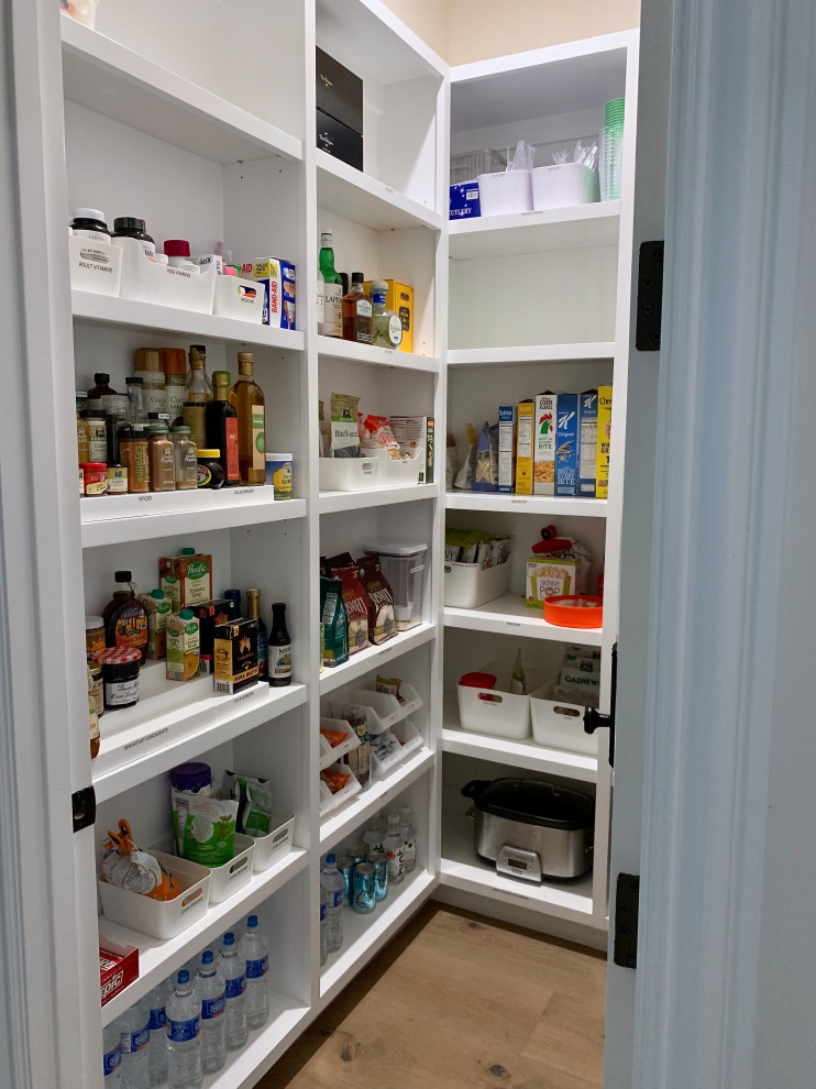 Large traditional u-shaped kitchen pantry in Los Angeles.
