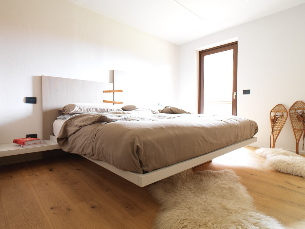 Photo of a modern bedroom in Milan.