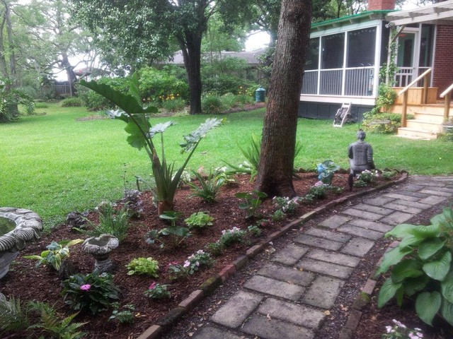 Landscape Design traditional-garden