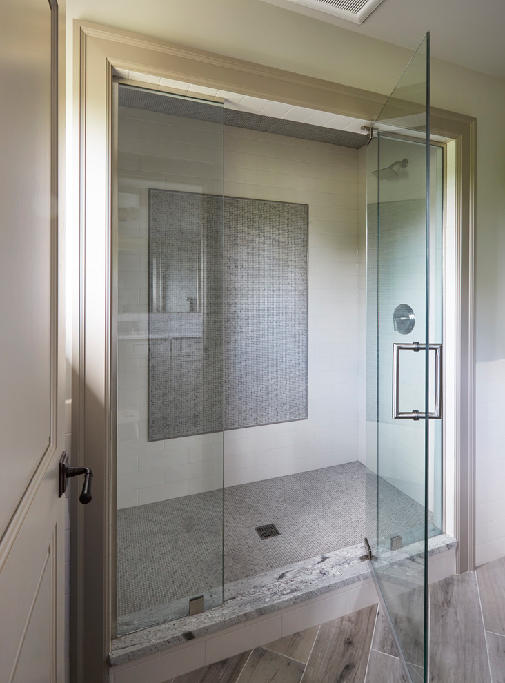 Example of a transitional bathroom design in Chicago