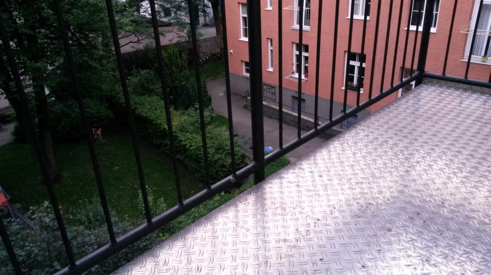 Balkon - VOR der Verschönerung