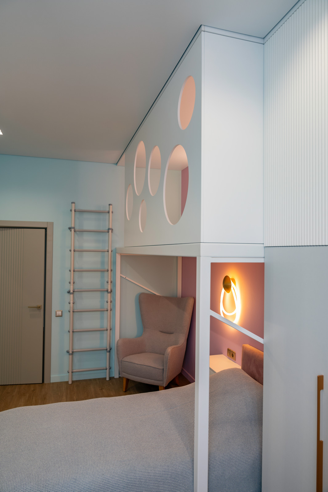 Московский, 183