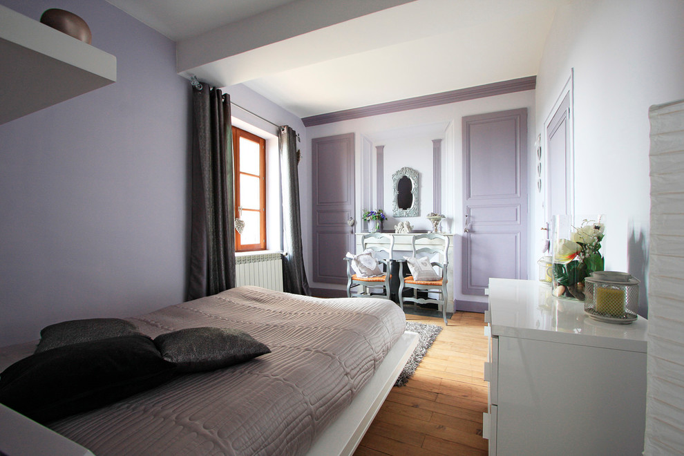 Photo of a country bedroom in Lyon.