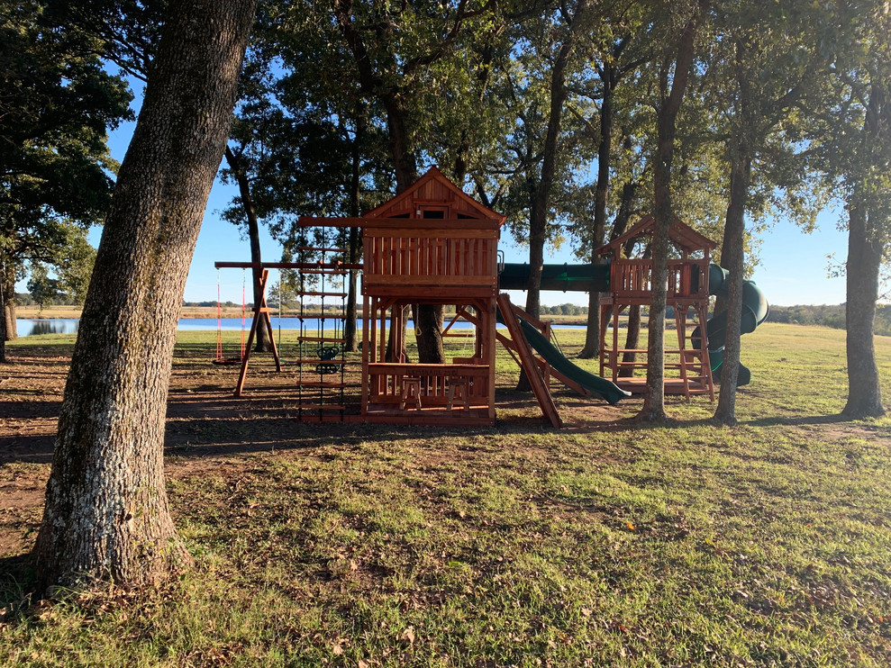 Deck - rustic deck idea in Dallas