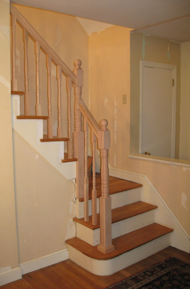Cette photo montre un escalier chic de taille moyenne.