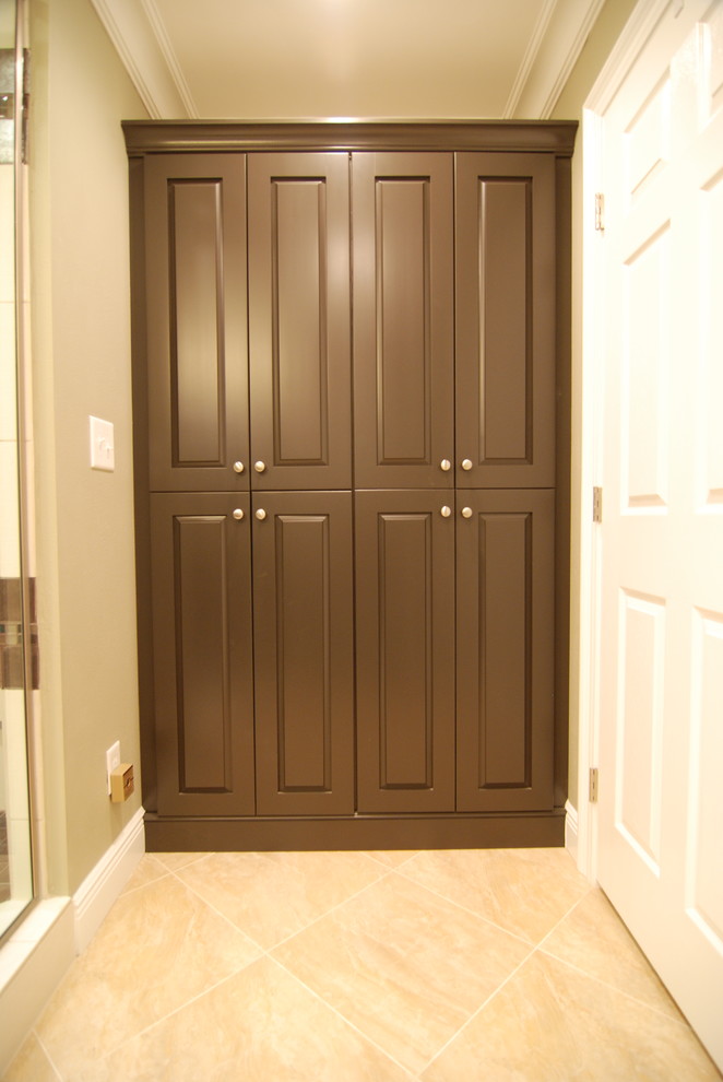 Home design - transitional home design idea in Miami