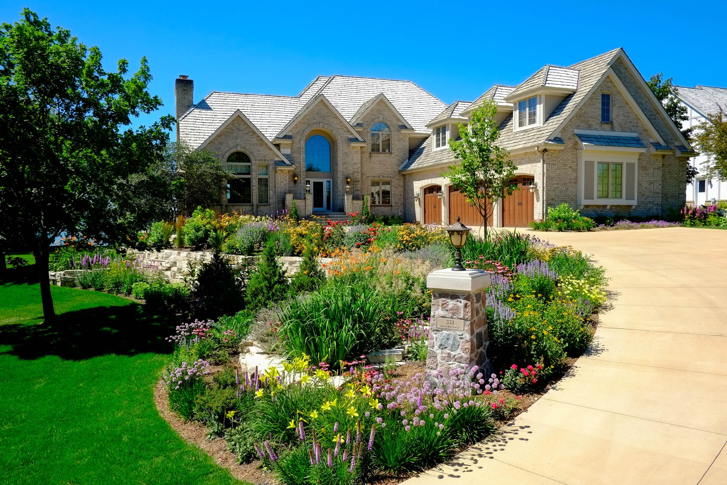 Lake Home Front Yard Landscape - Oconomowoc