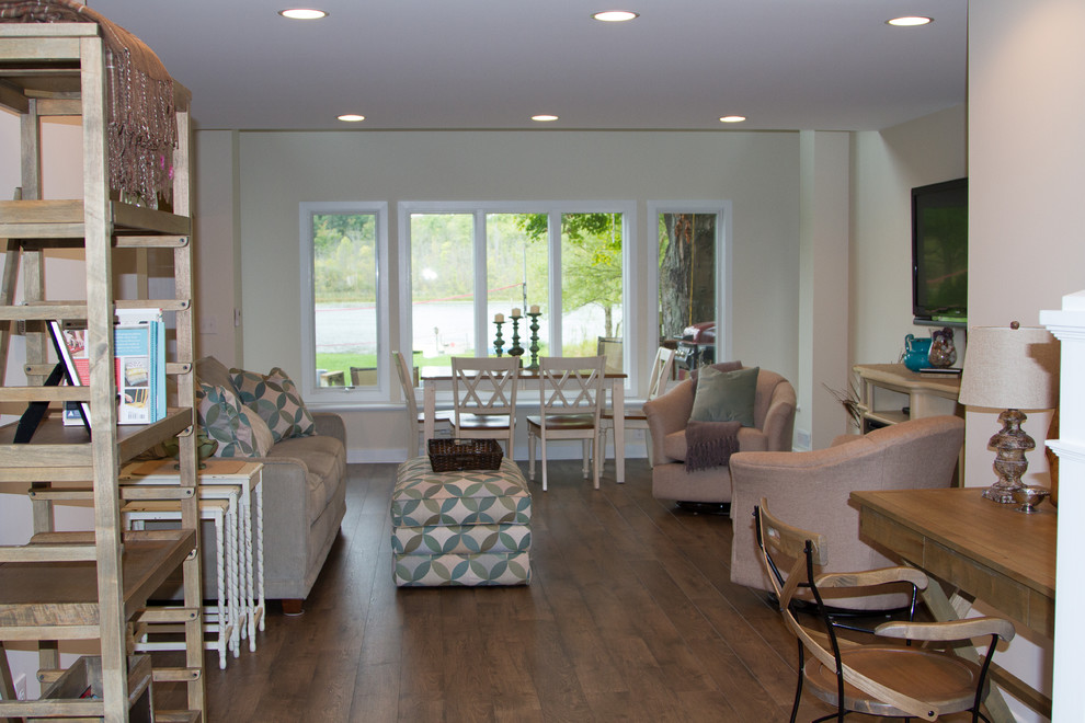 Beach style family room in Grand Rapids.