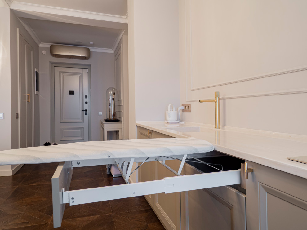 Меблировка квартиры: необычная кухня и гардеробная