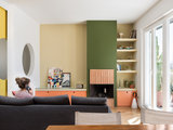 Una Casa Colorata Su Misura Gioca con le Porte Scorrevoli (12 photos) - image  on http://www.designedoo.it