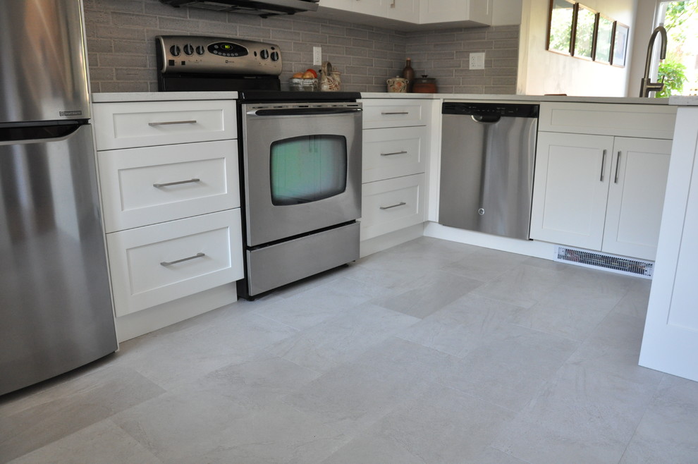 Eat-in kitchen - small transitional u-shaped vinyl floor and beige floor eat-in kitchen idea in Vancouver with a single-bowl sink, shaker cabinets, white cabinets, quartz countertops, gray backsplash, ceramic backsplash, stainless steel appliances, no island and gray countertops
