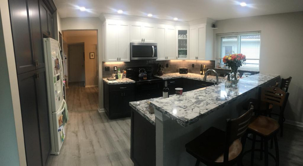 Small transitional u-shaped eat-in kitchen photo in Miami with an undermount sink, shaker cabinets, quartz countertops, glass tile backsplash and a peninsula